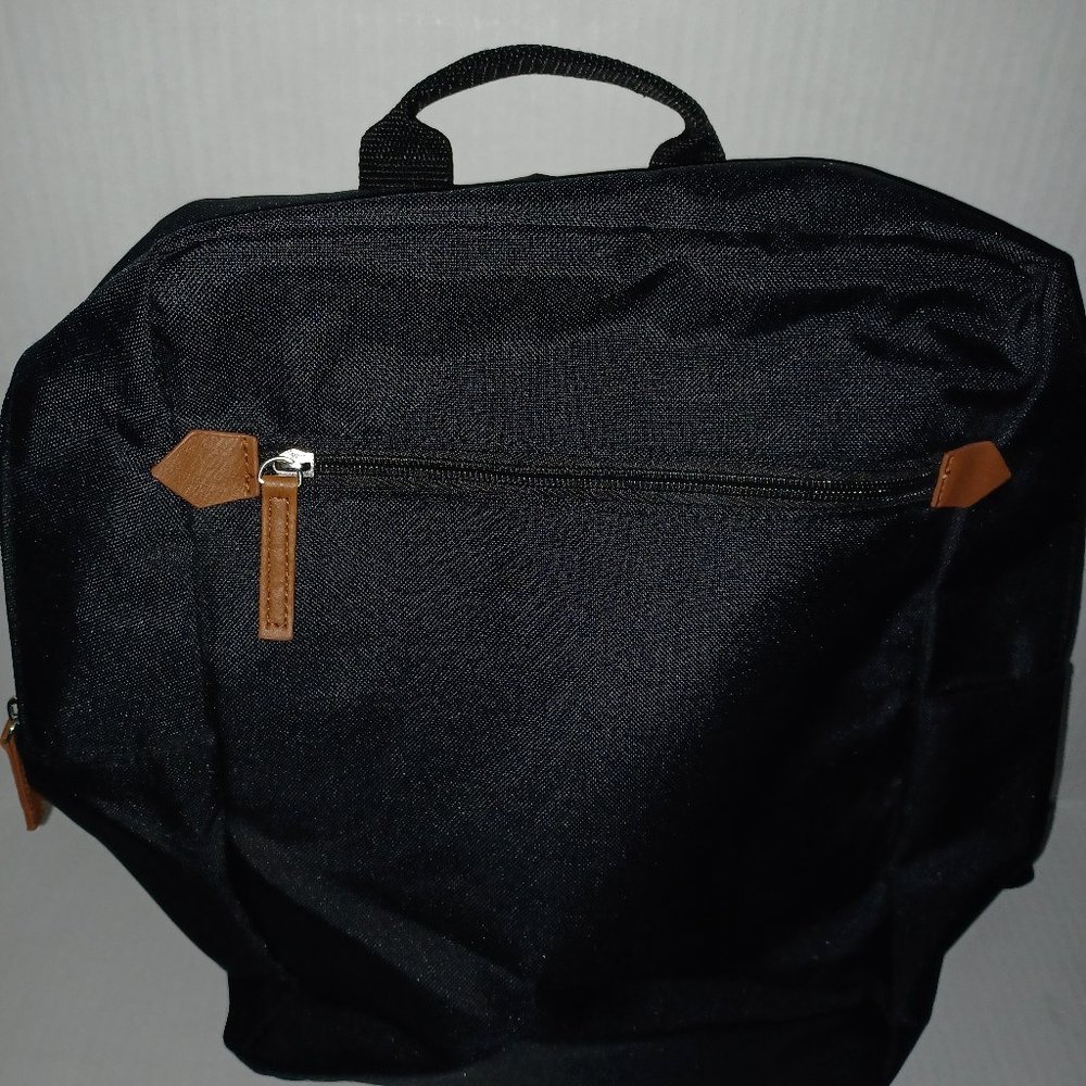 DSW  TRAVEL  BACKPACK  TOTEBAG